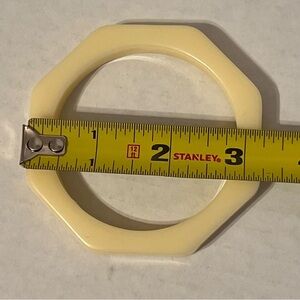 🛑 Octagon bangle bracelet vintage EUC beige VHTF collectible ivory bone